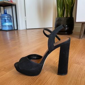 STEVE MADDEN black strap chunky heels